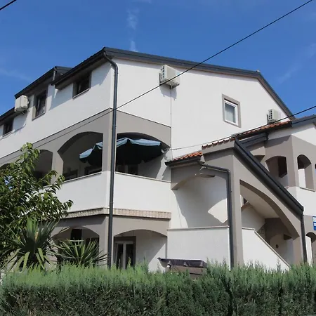 & Jasmine Guest house *